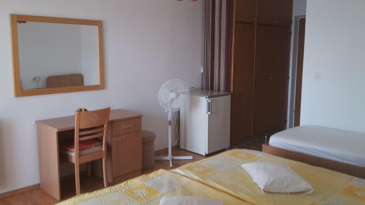 As Brela Hotel ภายนอก รูปภาพ