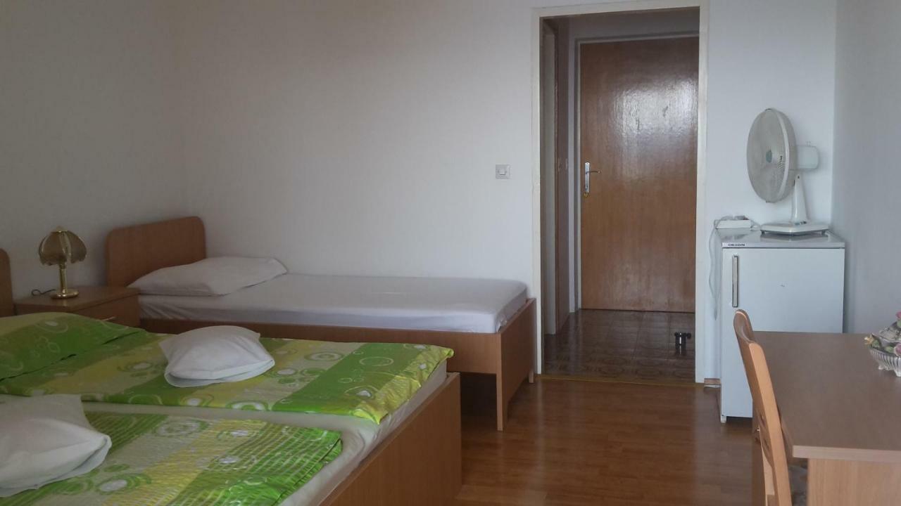 As Brela Hotel ภายนอก รูปภาพ