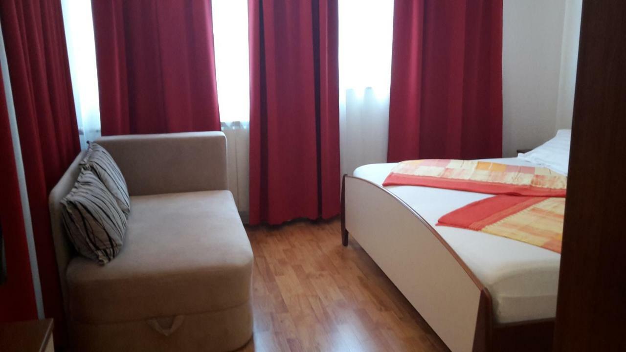 As Brela Hotel ภายนอก รูปภาพ